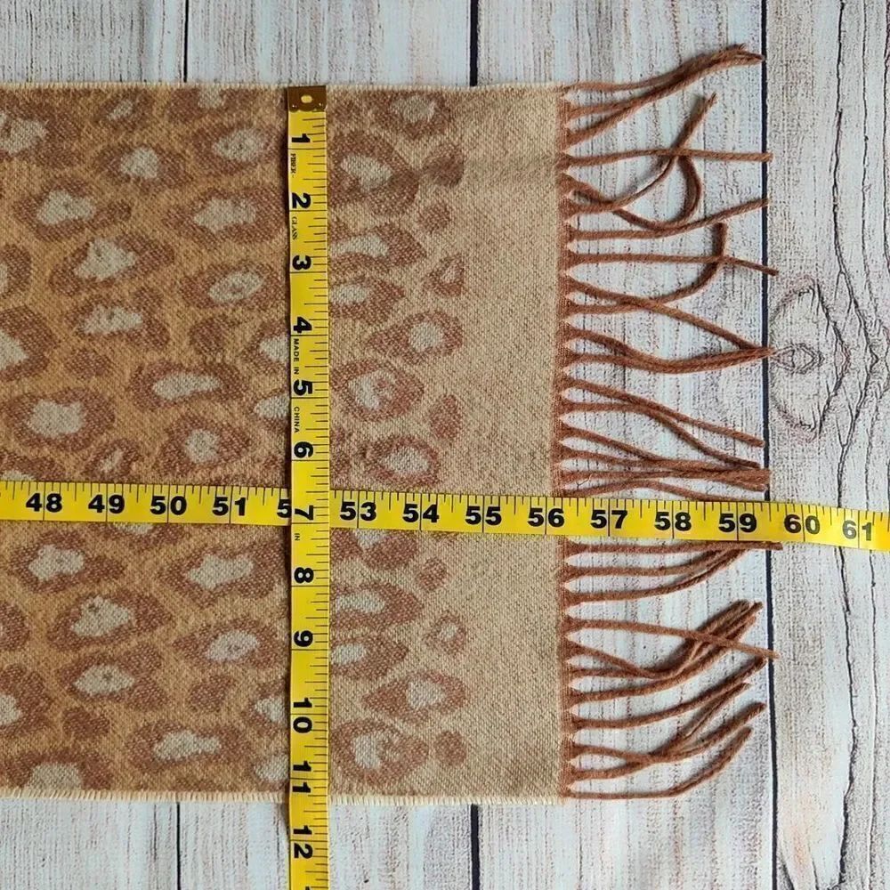 V. Fraas leopard print fringed scarf - Picture 7 of 9